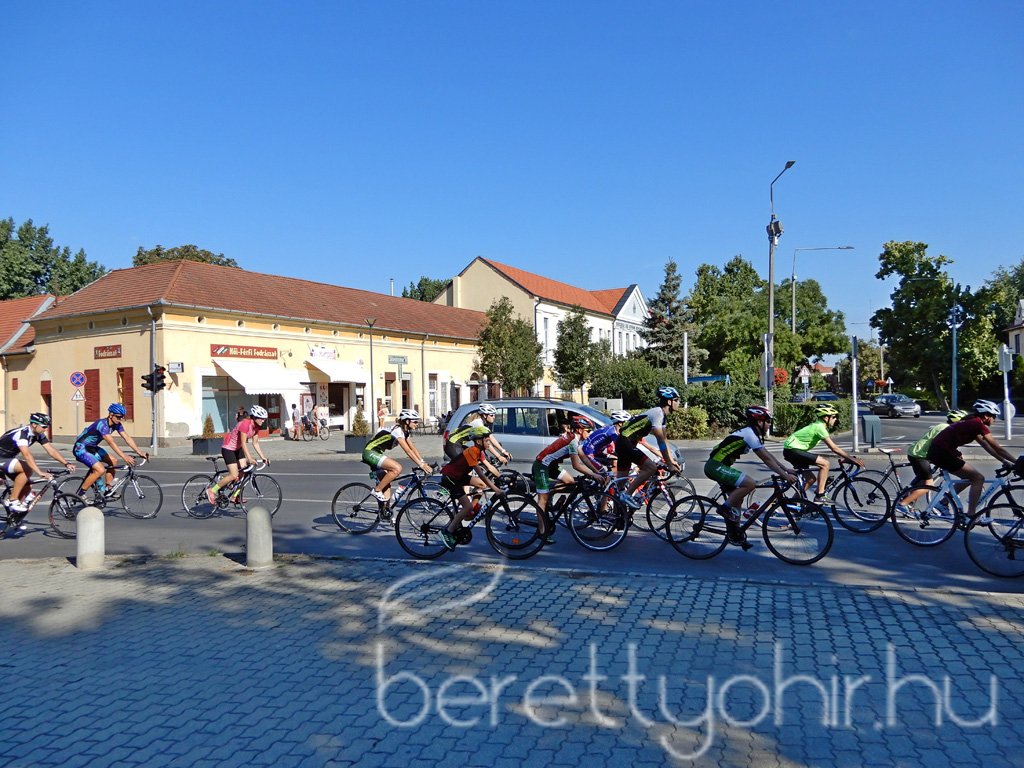 Kerékpártúra az autópályán 35